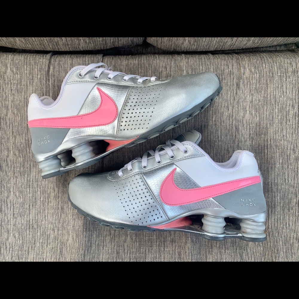Women’s Nike shox